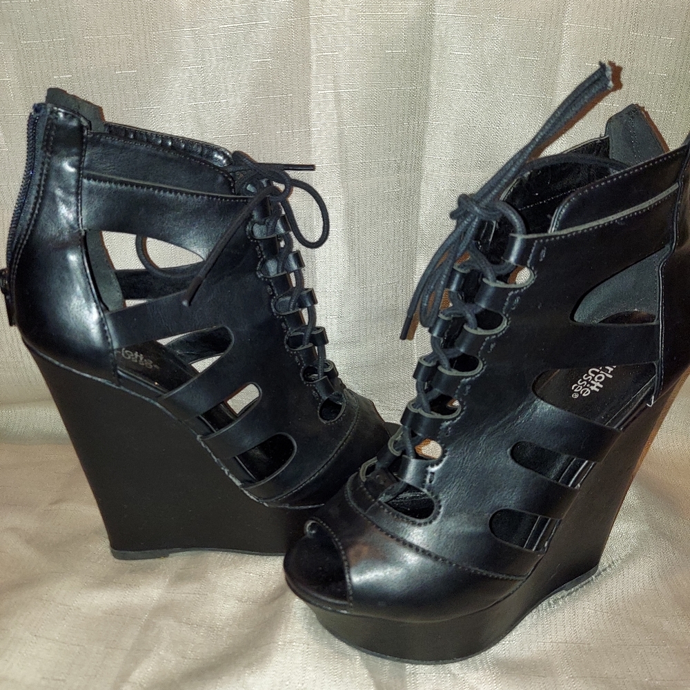 Wedge bootie